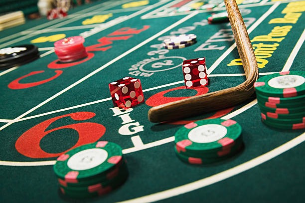 kera Casino Hold'em live dealer table showing community cards and betting interface